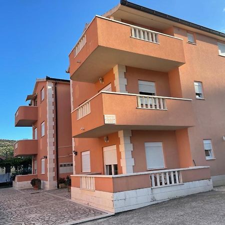 Apartman Jukic Hotel Marina Exterior foto