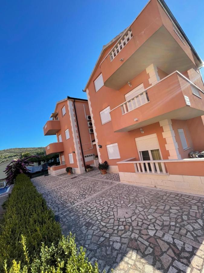 Apartman Jukic Hotel Marina Exterior foto