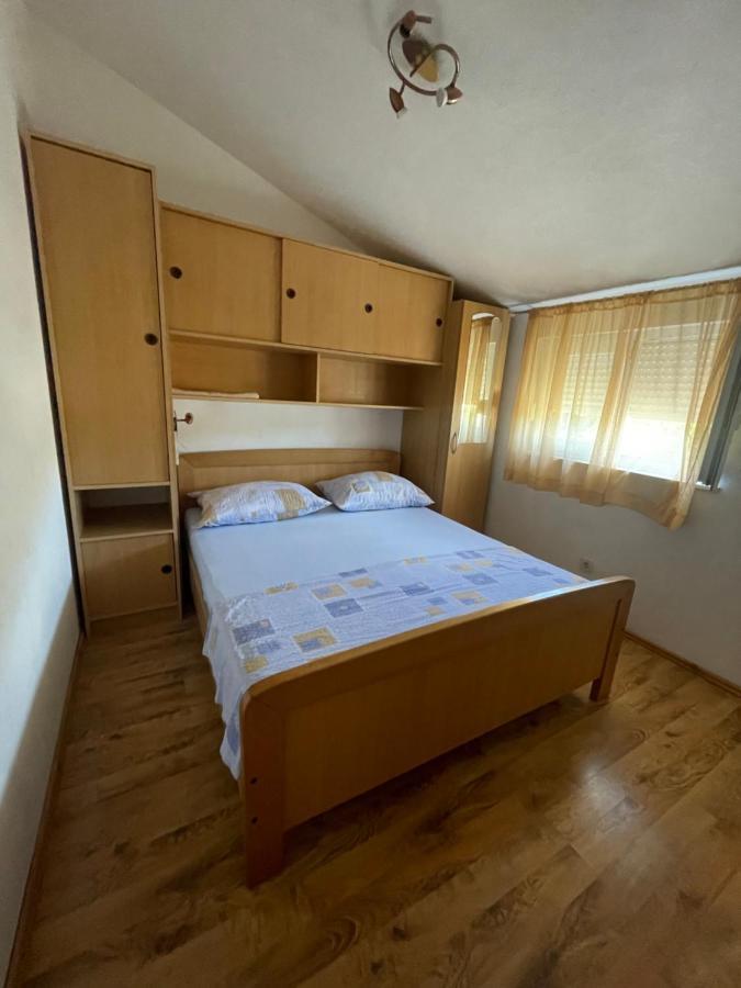Apartman Jukic Hotel Marina Exterior foto