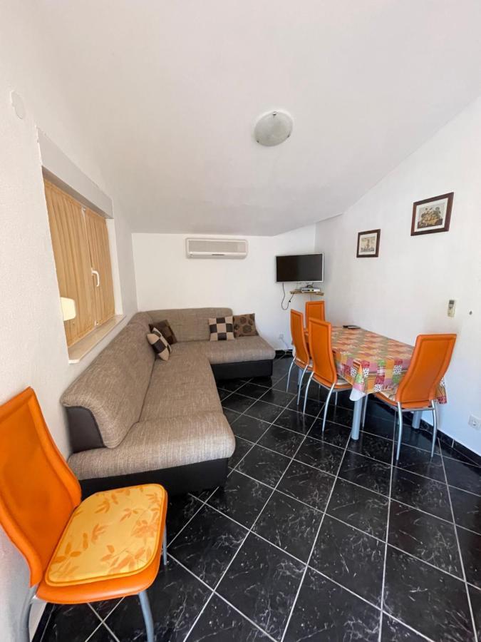 Apartman Jukic Hotel Marina Exterior foto