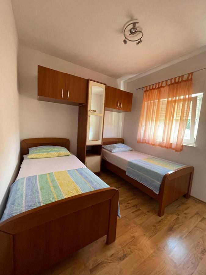 Apartman Jukic Hotel Marina Exterior foto