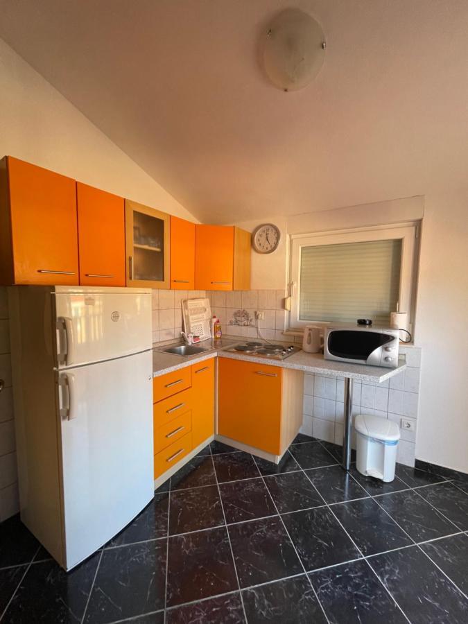 Apartman Jukic Hotel Marina Exterior foto