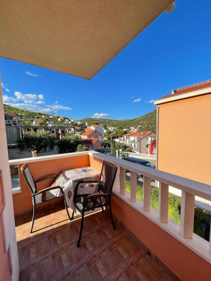 Apartman Jukic Hotel Marina Exterior foto
