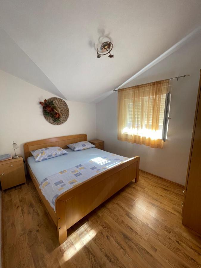 Apartman Jukic Hotel Marina Exterior foto