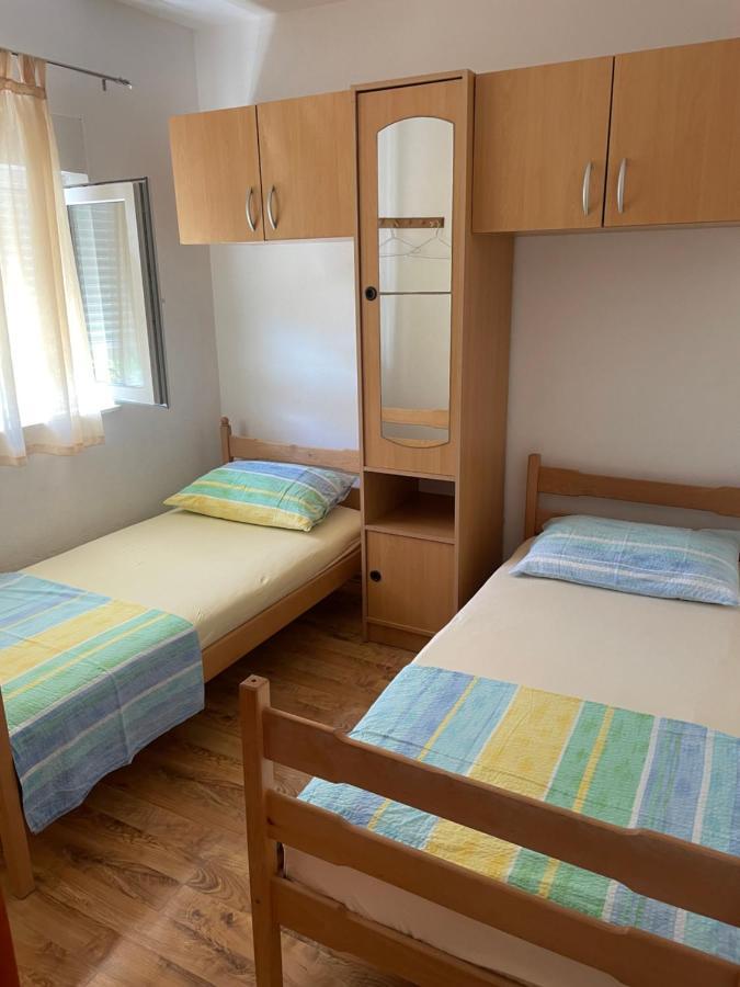 Apartman Jukic Hotel Marina Exterior foto