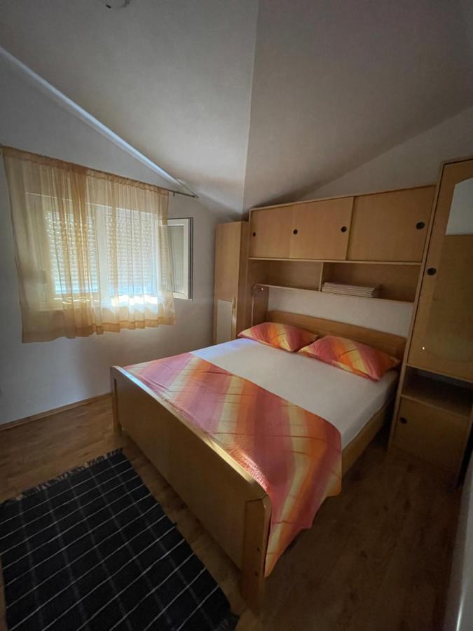 Apartman Jukic Hotel Marina Exterior foto