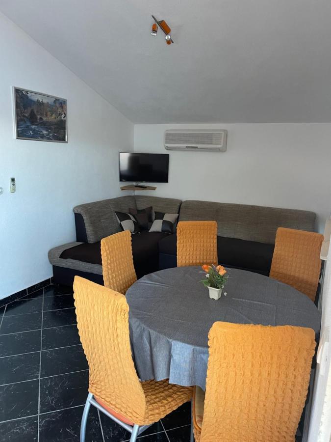 Apartman Jukic Hotel Marina Exterior foto
